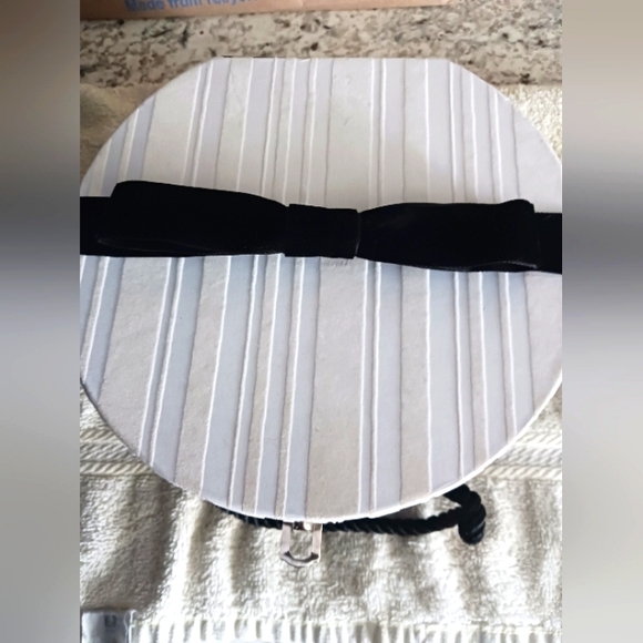 🎁 Gift Barbie Bunco Game Hallmark Set New from 2004 holiday - Picture 6 of 8